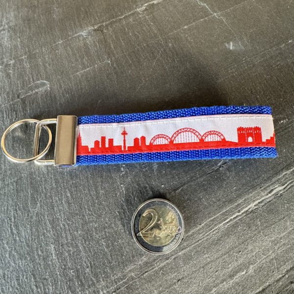 Schlüsselband "Skyline Köln rot / weiß", Gurtband blau