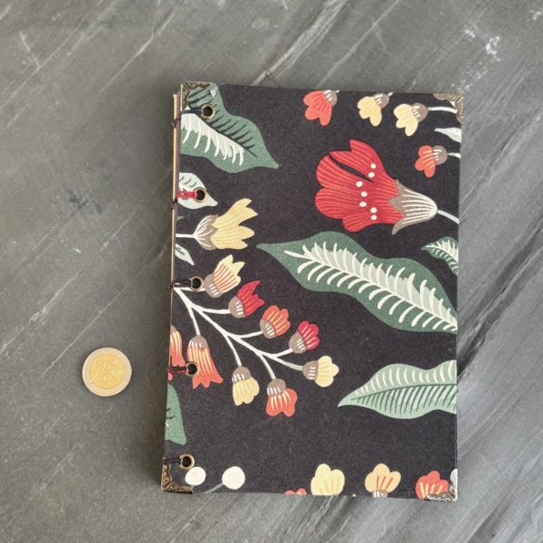 Notizbuch DIN A5 mit Motiv "Blumen auf schwarz"