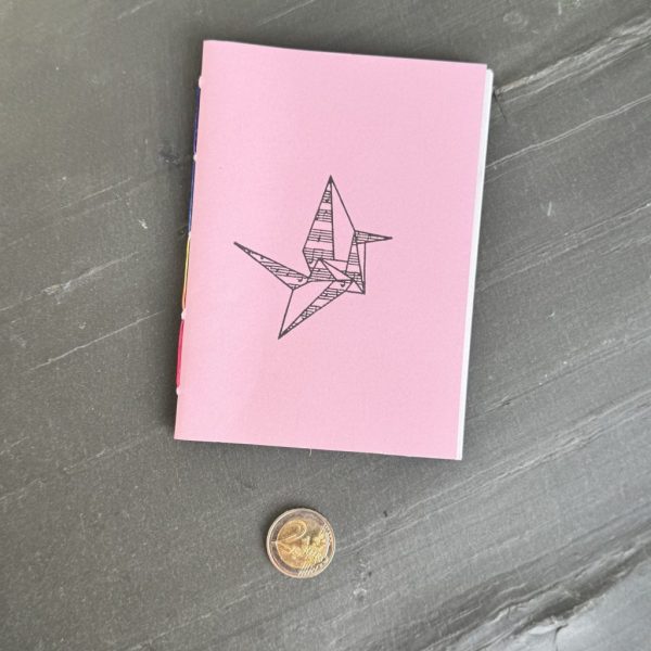 Notizheft DIN A6 mit Motiv "Origami Kranich auf rosa Grund"