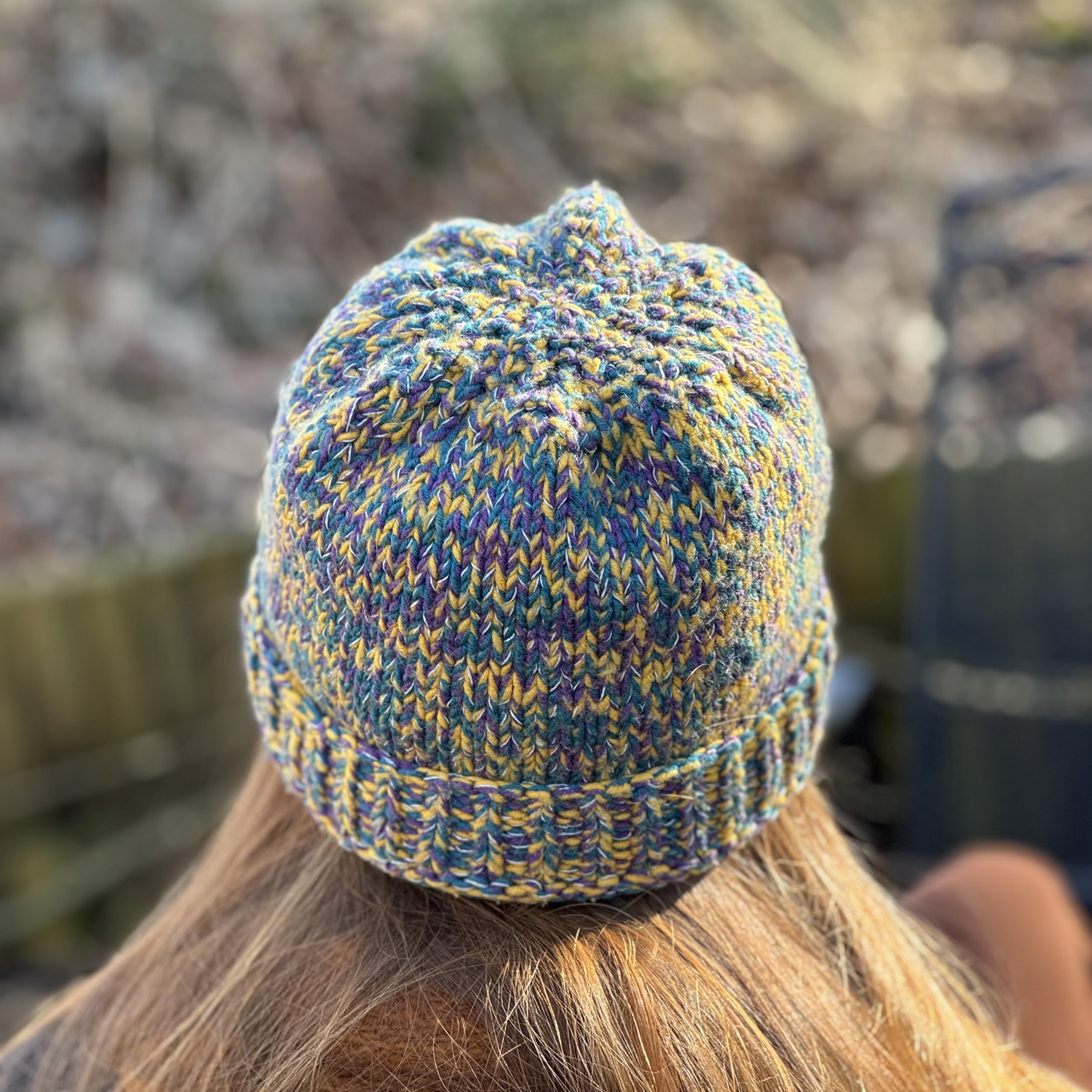 Wintermütze mit Reflektorfaden, handgestrickt