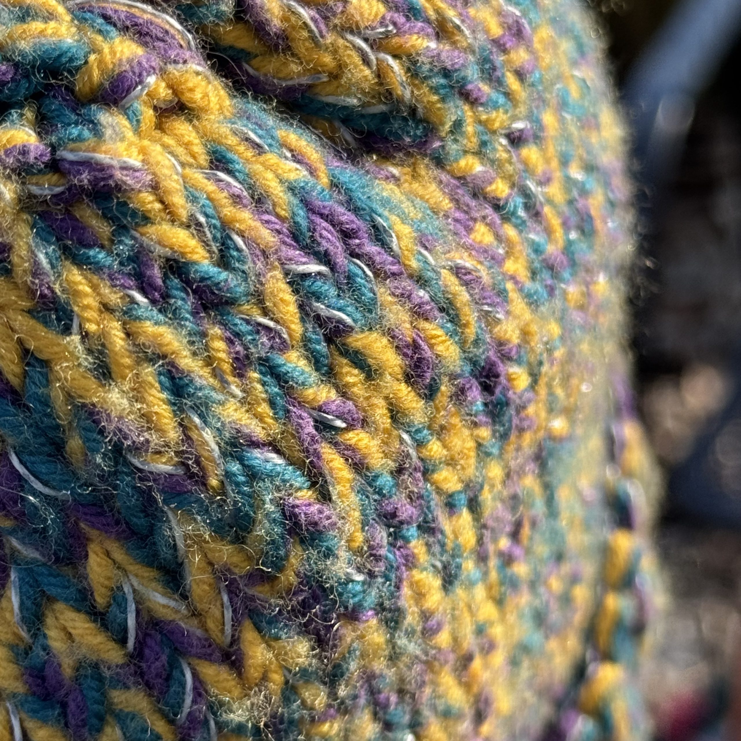 Wintermütze mit Reflektorfaden, handgestrickt