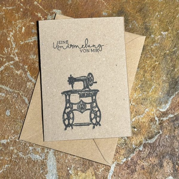 Grußkarte "Eine Umärmelung von mir & Vintage Nähmaschine (schwarz)"