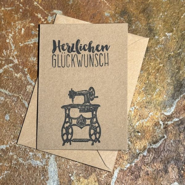 Grußkarte "Herzlichen Glückwunsch & Vintage Nähmaschine (schwarz)"