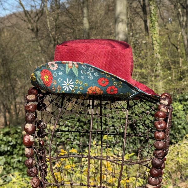 Wende-Sonnenhut aus beschichteter Baumwolle mit Blumenmuster, mit Zopfloch – Bild 3