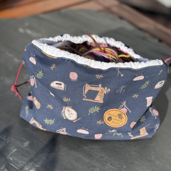 Beutel mit Zugband mit Motiv "Nähutensilien"