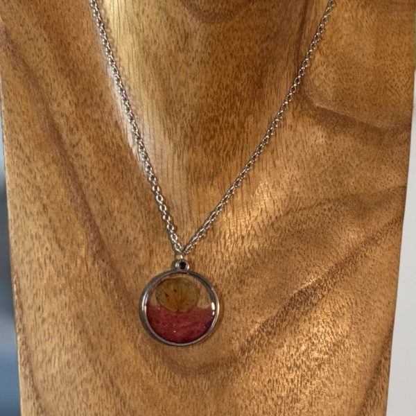 Kette mit Trockenblume & Glitter in UV Resin