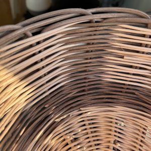 Handgeflochtener Korb aus Peddigrohr, gestreift, groß_006 @StitchWeaveSmile Handgeflochtener Korb aus Peddigrohr, gestreift, groß_006 @StitchWeaveSmile