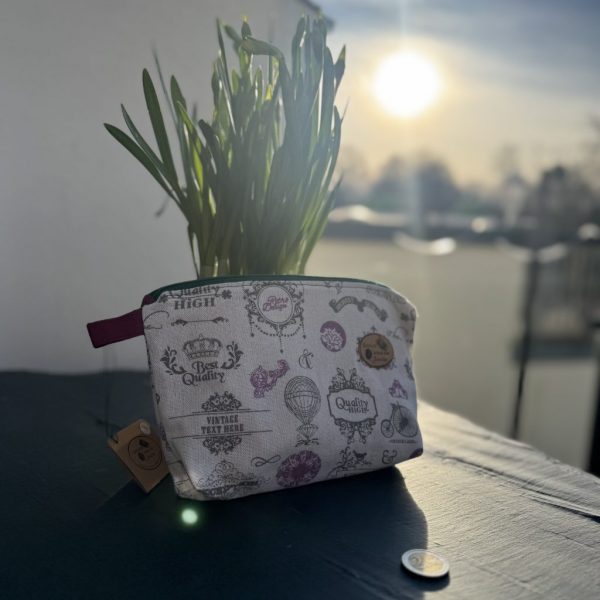 Reißverschlusstasche mit Vintage Muster "Quality High", grüner Reißverschluss