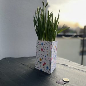 Umschlag A45 wattiert Handgebundenes Notizheft DIN A6 mit Motiv "Frühlingsblumen auf weißem Grund", Buchdeckel aus Papier, 40 Seiten aus feinem Kraftpapier Handgebundenes Notizheft DIN A6 mit Motiv "Frühlingsblumen auf weißem Grund", Buchdeckel aus Papier, 40 Seiten aus feinem Kraftpapier_2020120005 @StitchWeaveSmile
