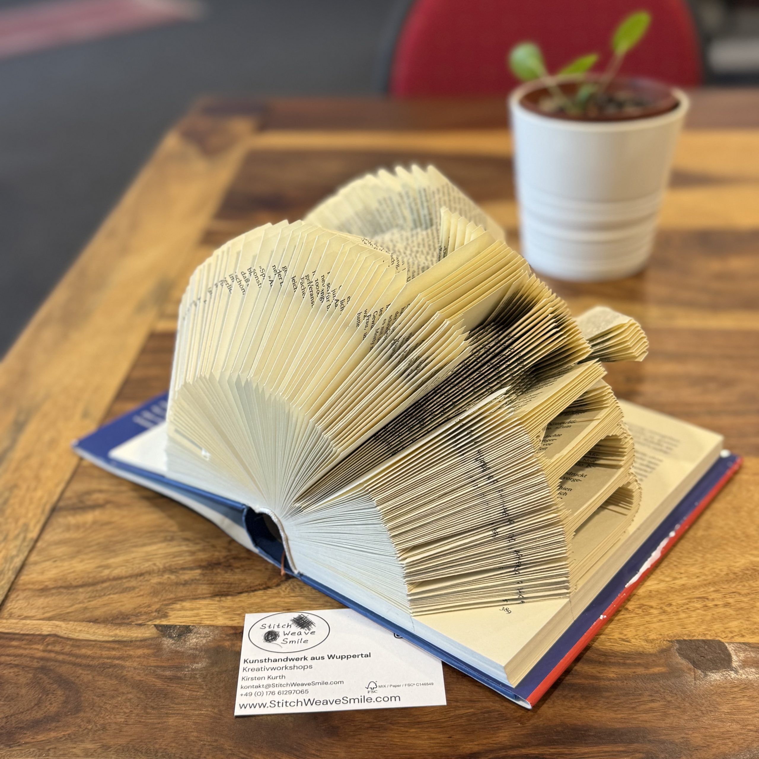 Buchfaltkunst @StitchWeaveSmile