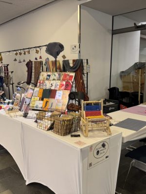 2026_03 Kunst- und Handwerkermarkt RE_8 ©StitchWeaveSmile Flyer Kunst- und Handwerkermarkt 14.+15.11.2026
