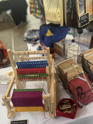 Stand StitchWeaveSmile Kunstrausch Kunsthandwerkermarkt 18.4.2026_3 ©StitchWeaveSmile Stand StitchWeaveSmile Kunstrausch Kunsthandwerkermarkt 18.4.2026